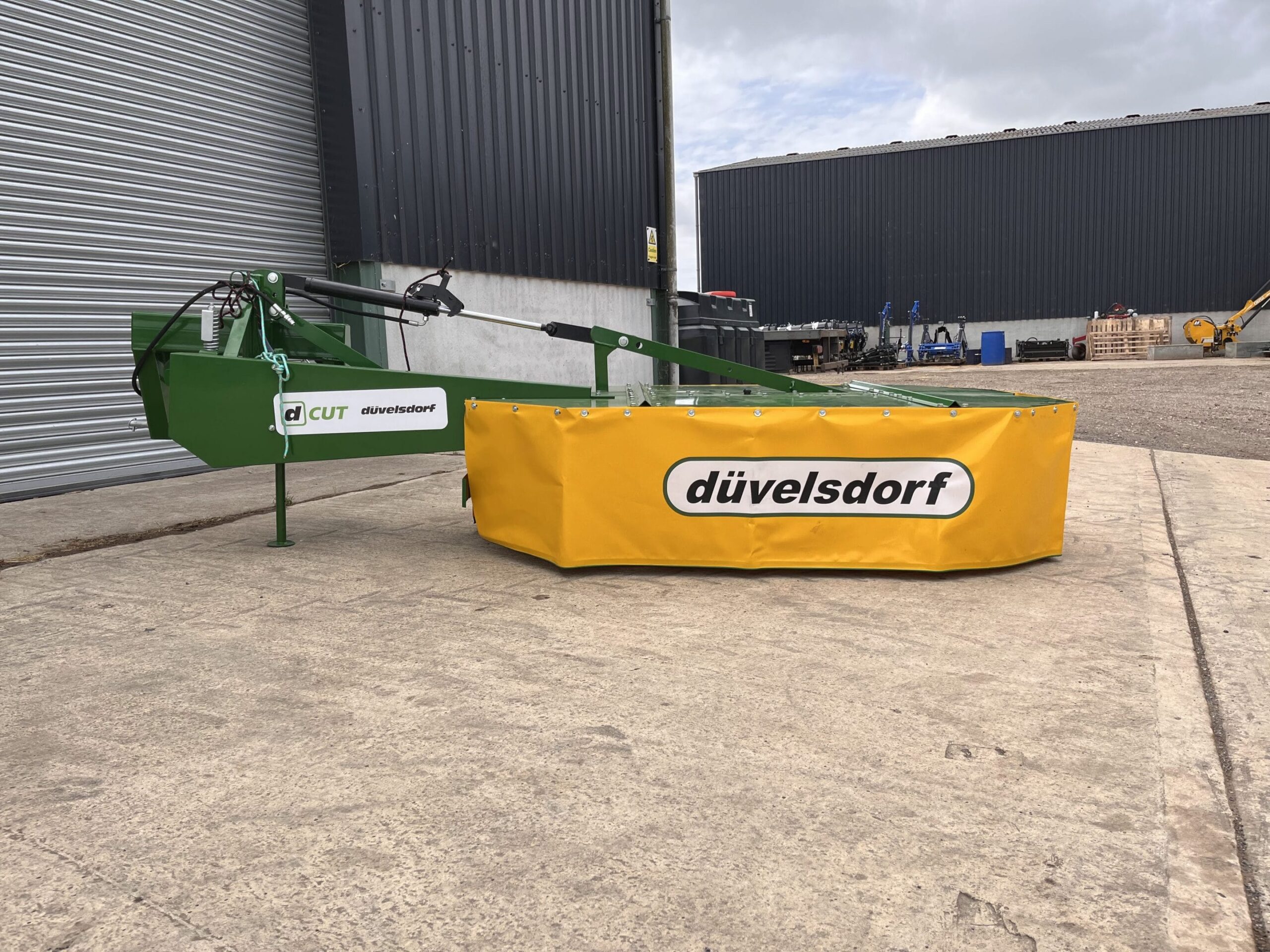 New Duvelsdorf Hydraulic Lifting dCUT 1.85m Twin Drum Mower - Image 3